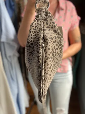 Paulette Sholder Bag in Cheetah