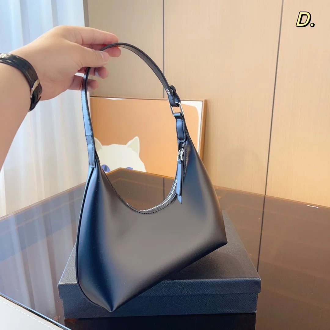 PD222 Leather Shoulder Bag / 9.4x2.4x8.6inch