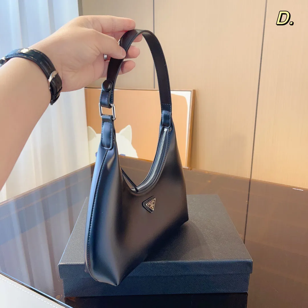 PD222 Leather Shoulder Bag / 9.4x2.4x8.6inch