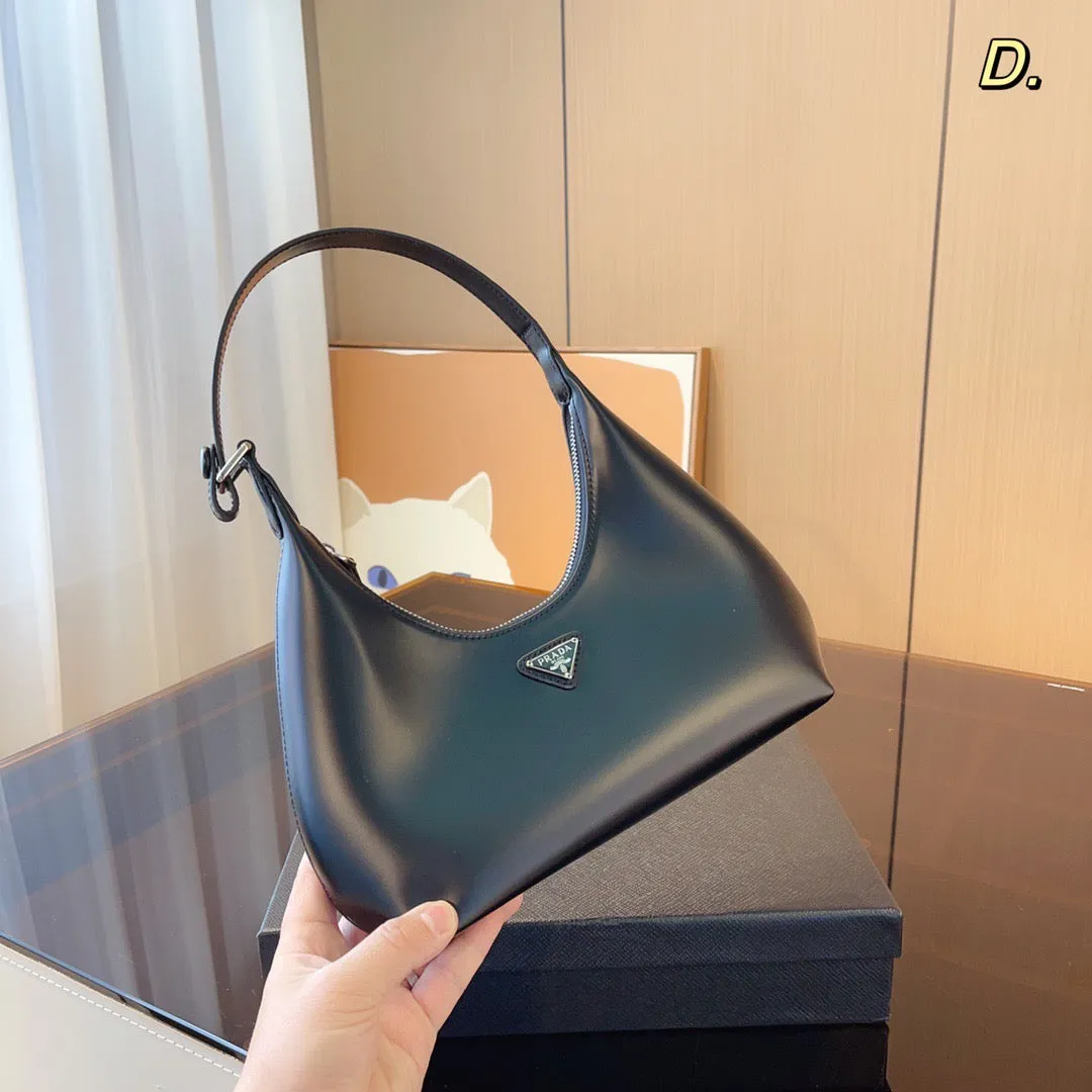 PD222 Leather Shoulder Bag / 9.4x2.4x8.6inch