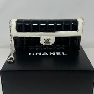 Preloved Chanel Patent Leather Chain Shoulder Bag AF472 Black and White