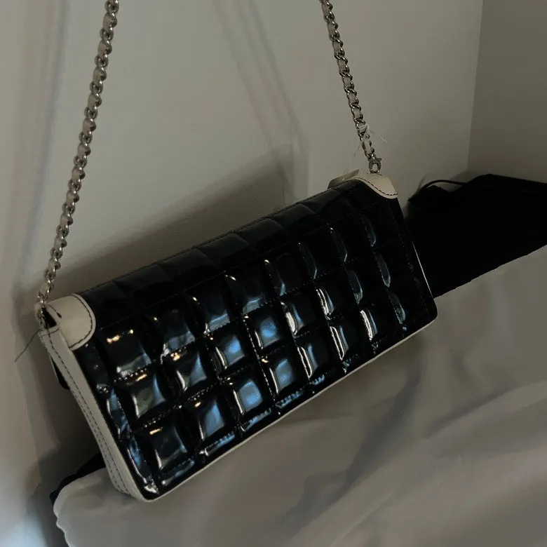 Preloved Chanel Patent Leather Chain Shoulder Bag AF472 Black and White