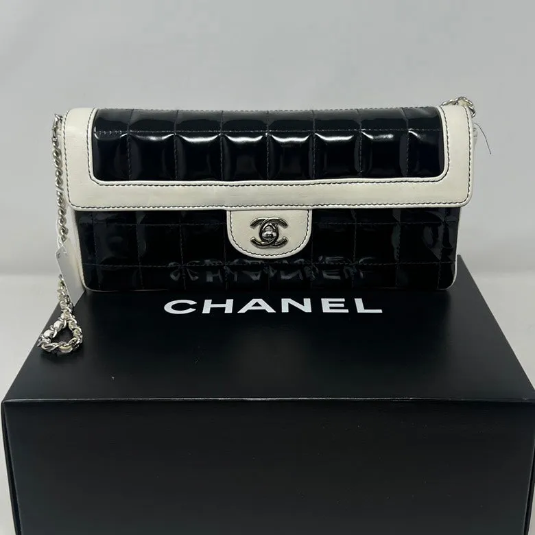 Preloved Chanel Patent Leather Chain Shoulder Bag AF472 Black and White