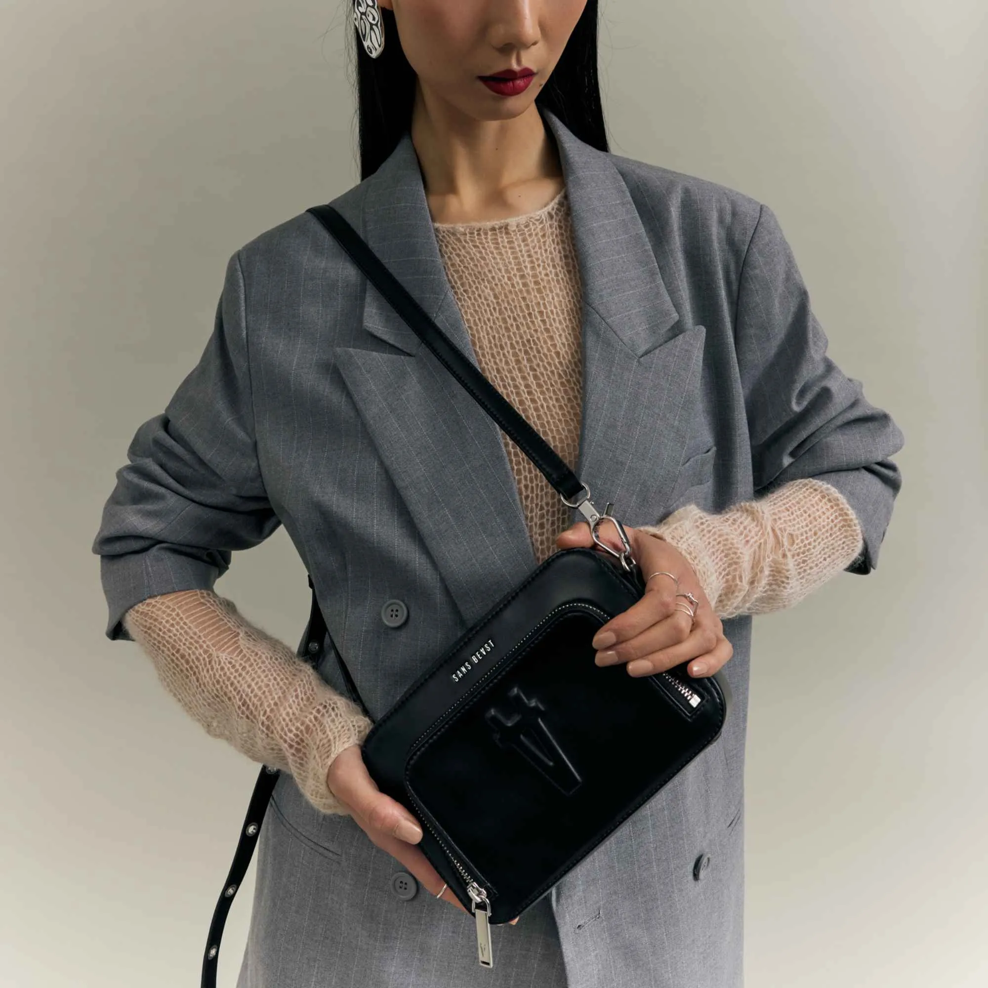 Sojourn Crossbody - Noir   Silver