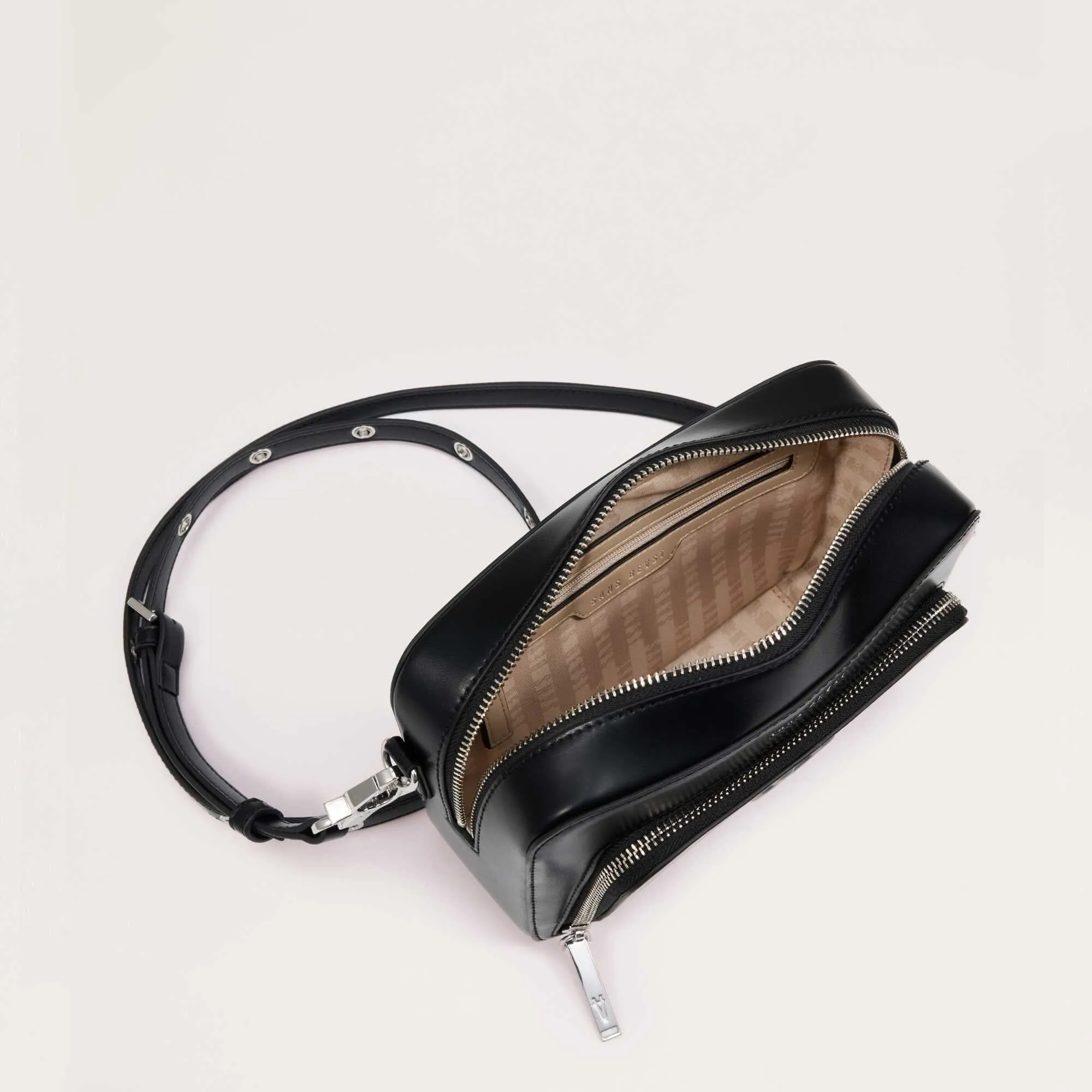 Sojourn Crossbody - Noir   Silver
