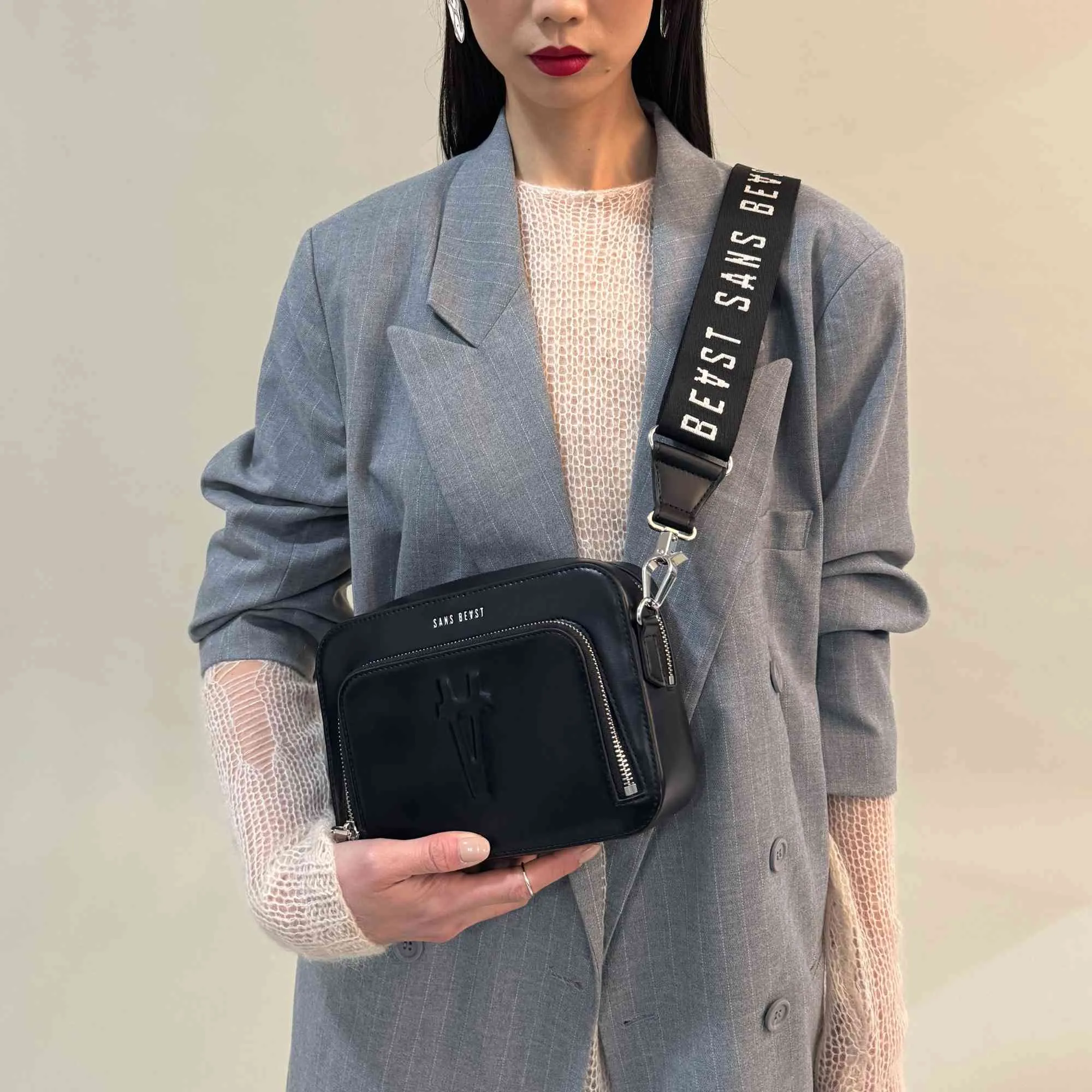 Sojourn Crossbody - Noir   Silver