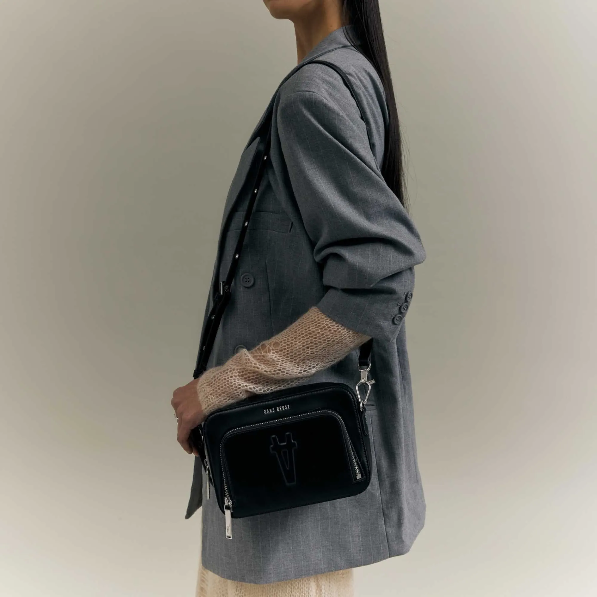 Sojourn Crossbody - Noir   Silver