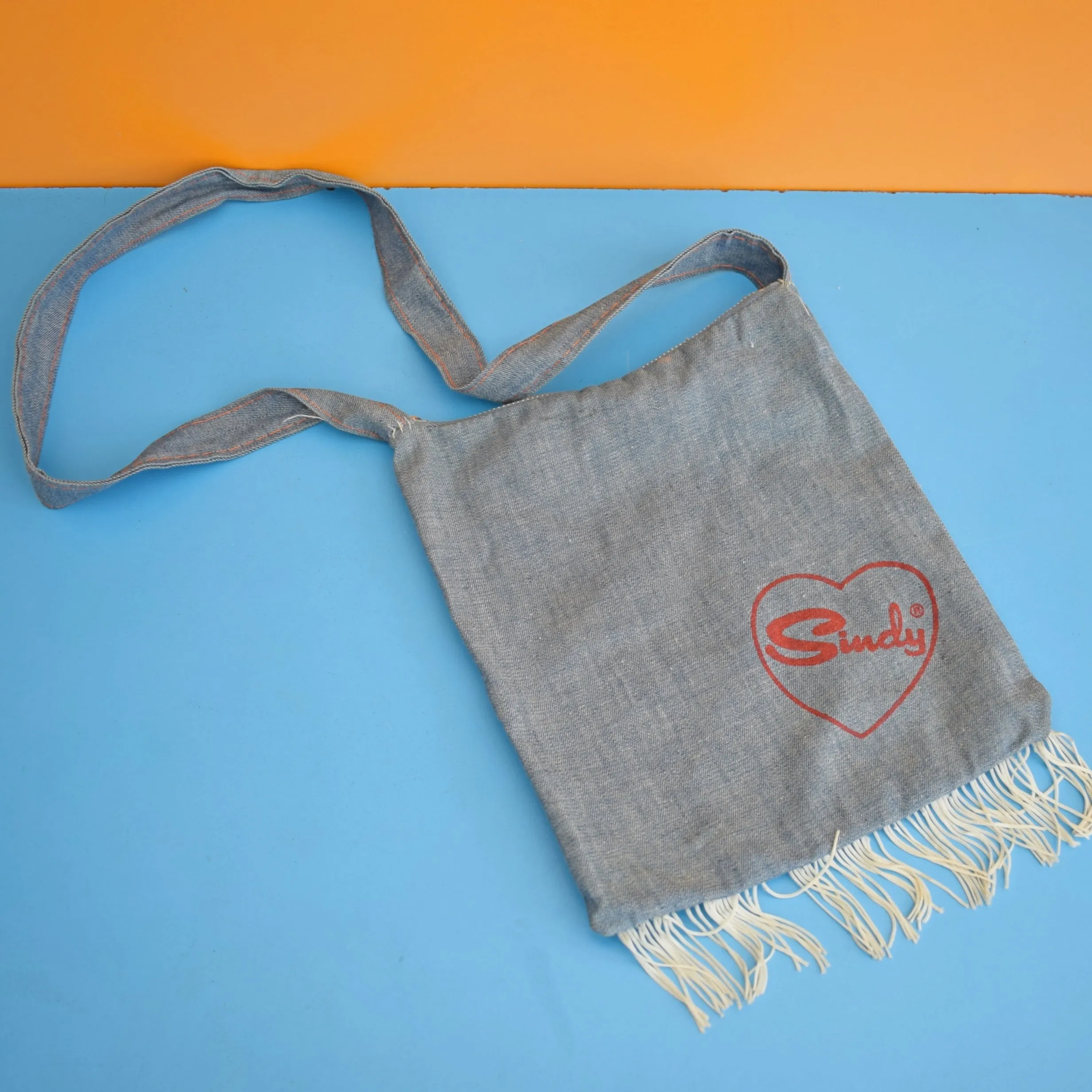 Vintage 1970s Sindy Shoulder Bag & Badge