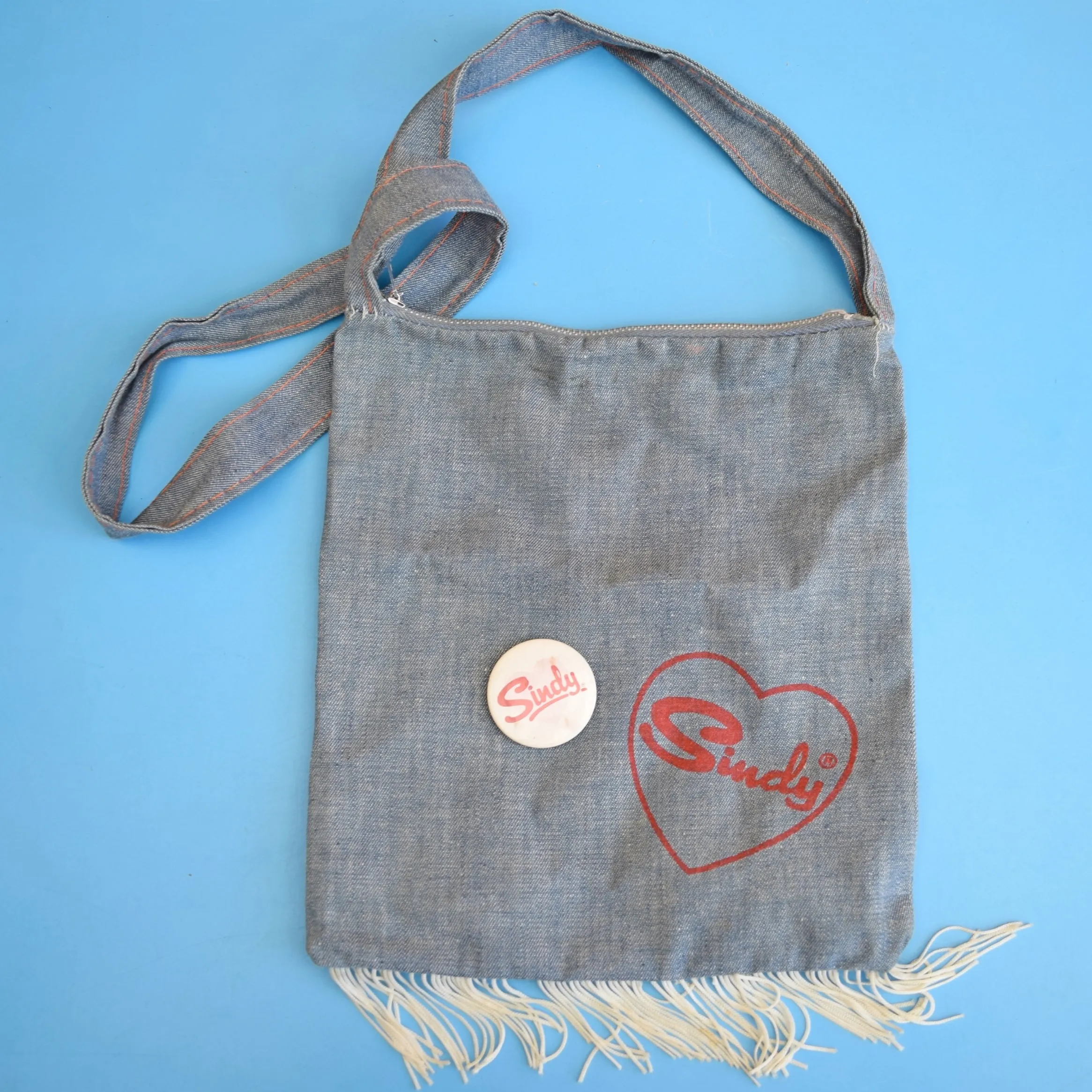 Vintage 1970s Sindy Shoulder Bag & Badge