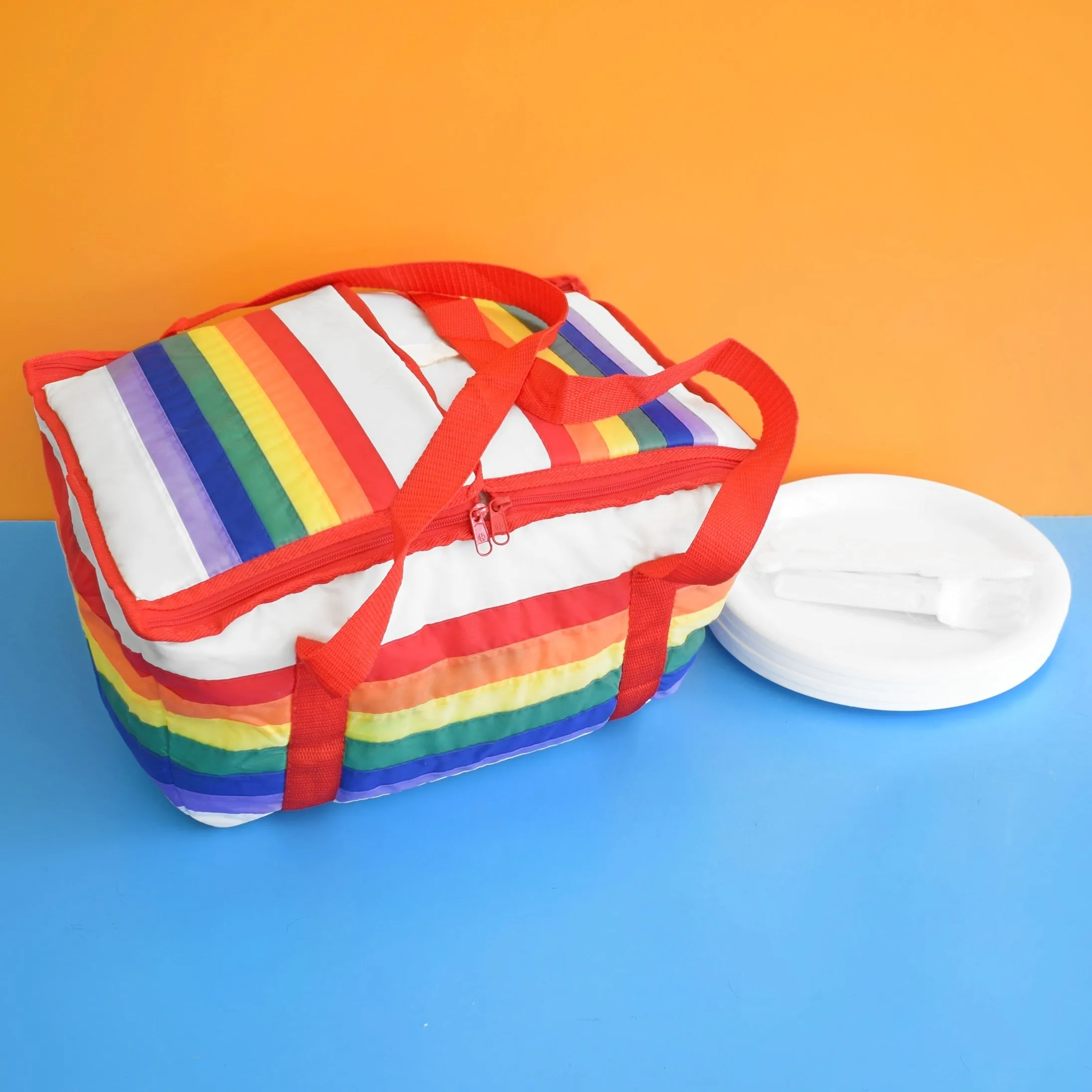 Vintage 1980s Rainbow Cool Picnic Bag .