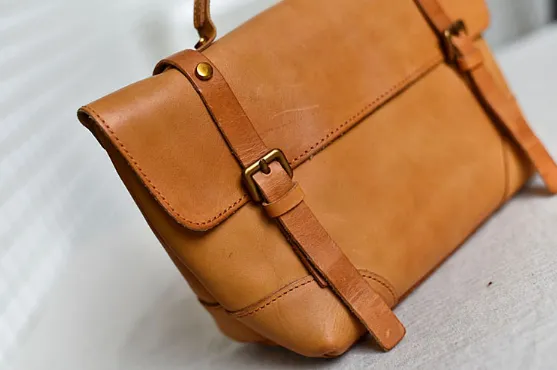 YAAGLE Women Vintage Handmade Real Leather Flap Handbag YG297(small)