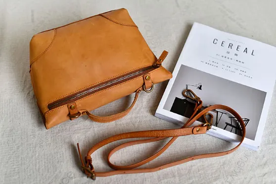 YAAGLE Women Vintage Handmade Real Leather Flap Handbag YG297(small)