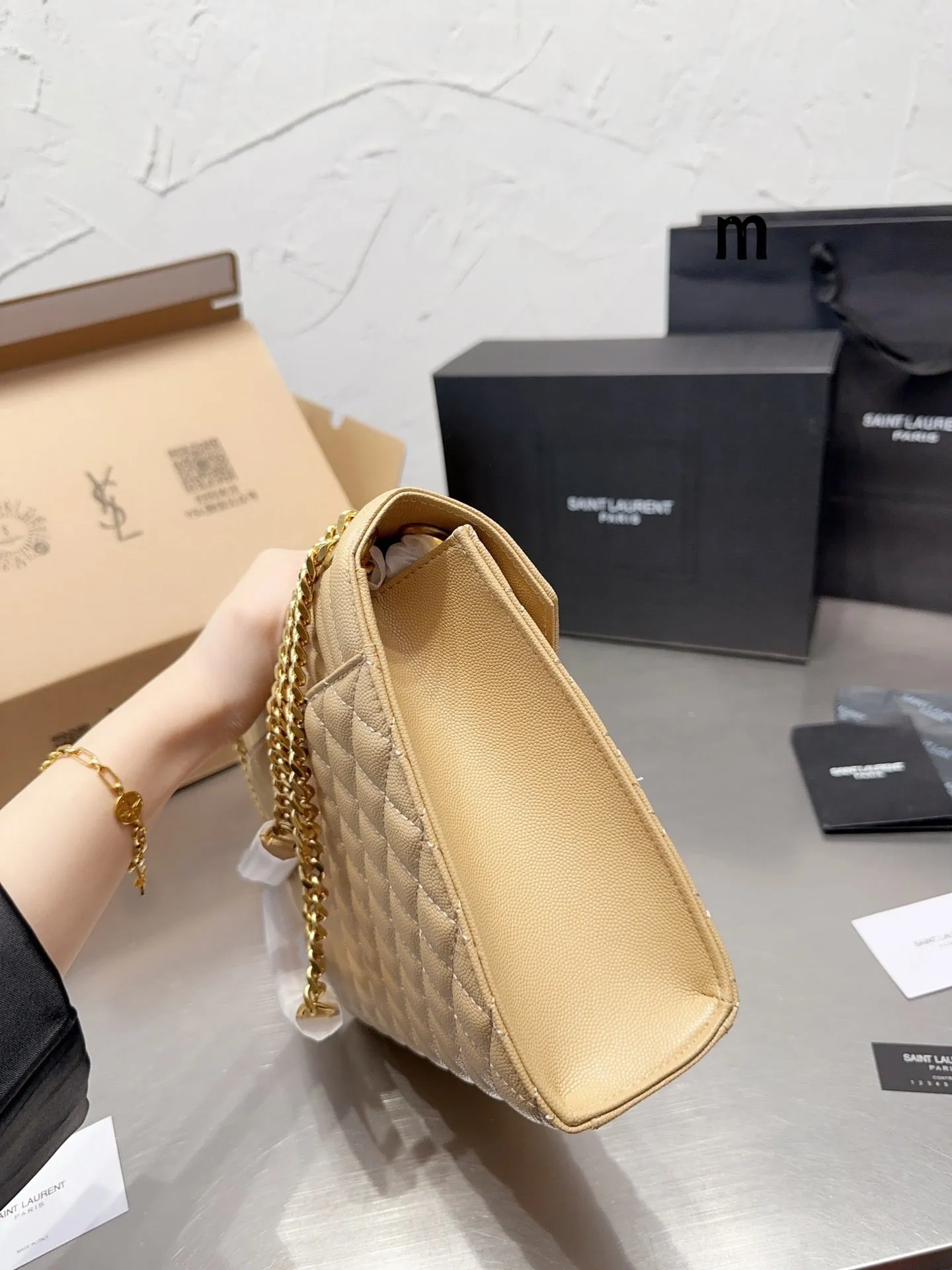 YSK251 Envelope Medium Chain Bag / 9.4 x 6.8 x 2.3 INCHES