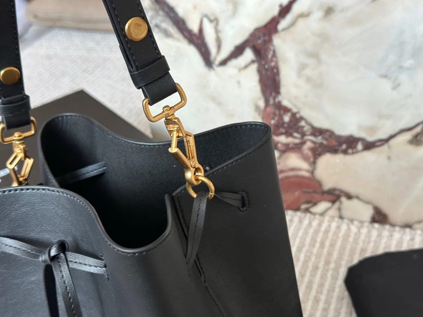 YSK402 Medium Bucket Bag / 12.2x9.8x4.3inch